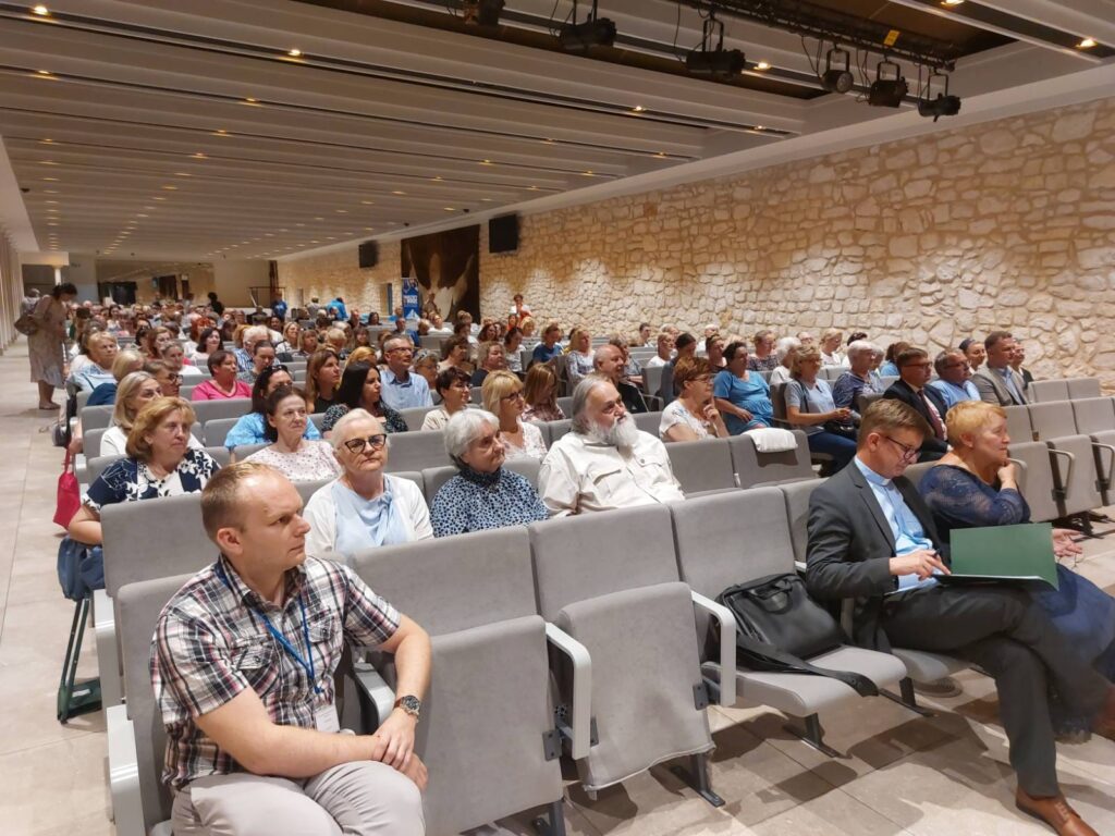 Nauczyciele i wychowawcy na sympozjum